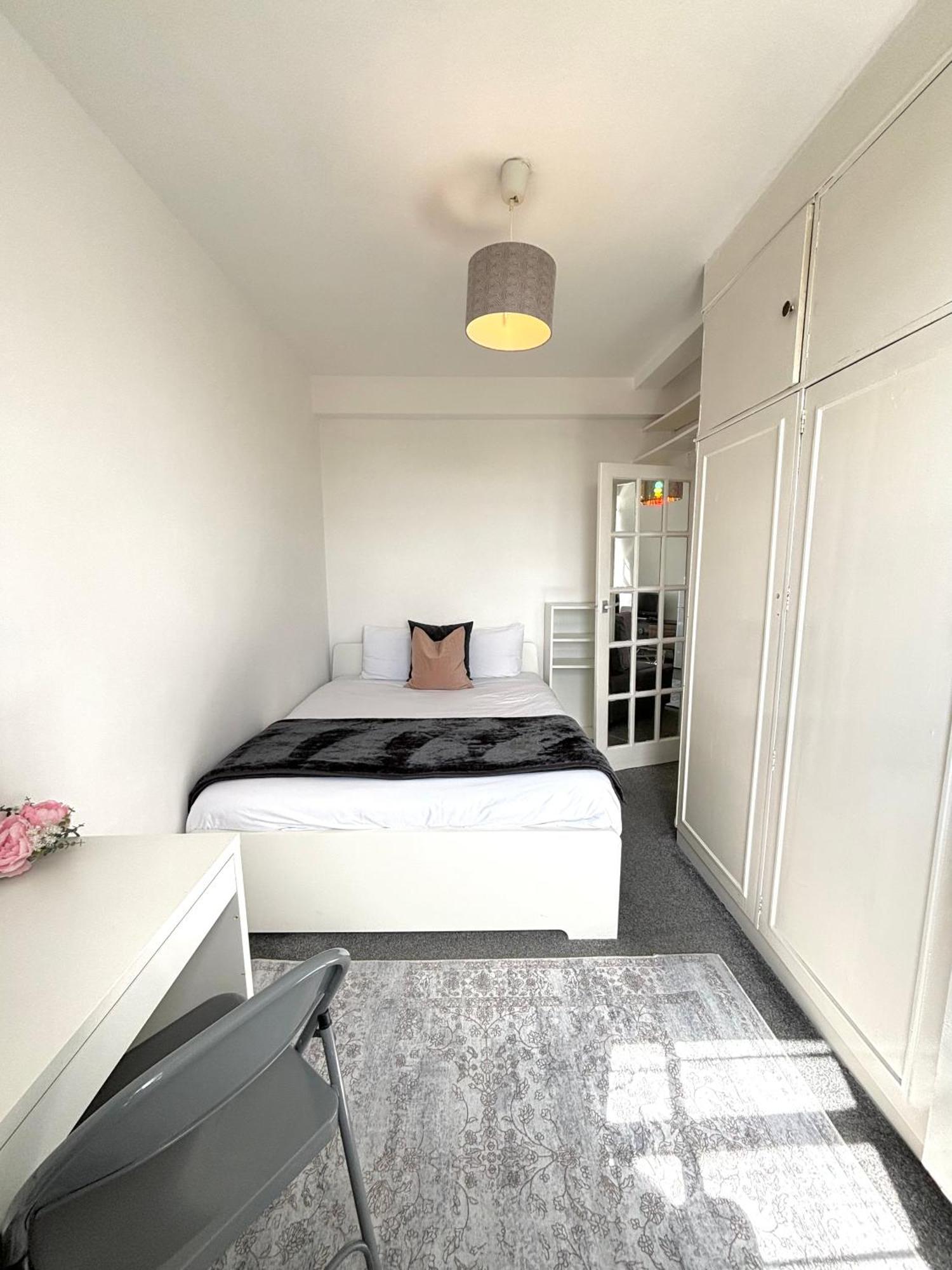 Hyde Park Apartment *